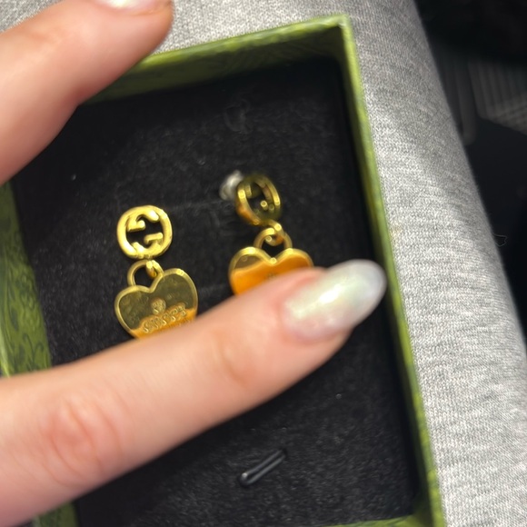 Very beautiful logo faux earrings in gold.